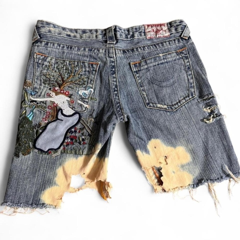 True Religion Distressed Jean Shorts 28 | Rare Embroidered Patchwork Y2K Denim - Picture 6 of 8